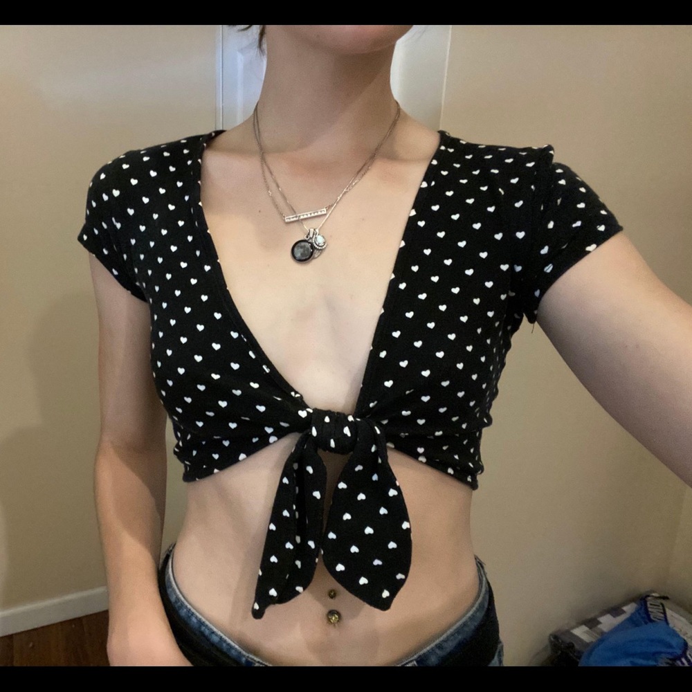 forever 21 black tie crop top with white hearts
